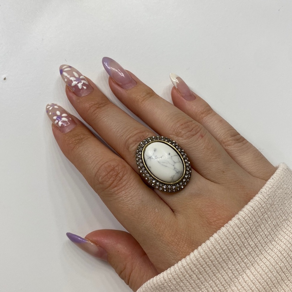Oval ring